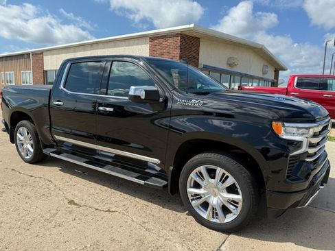 Used 2023 Chevrolet Silverado 1500 High Country w/ Technology Package image 3