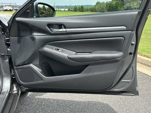 Certified 2022 Nissan Altima 2.5 SV FWD image 15