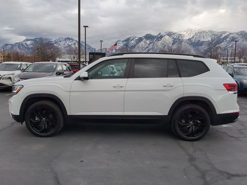 Used 2023 Volkswagen Atlas SE w/ Black Wheel Package image 9