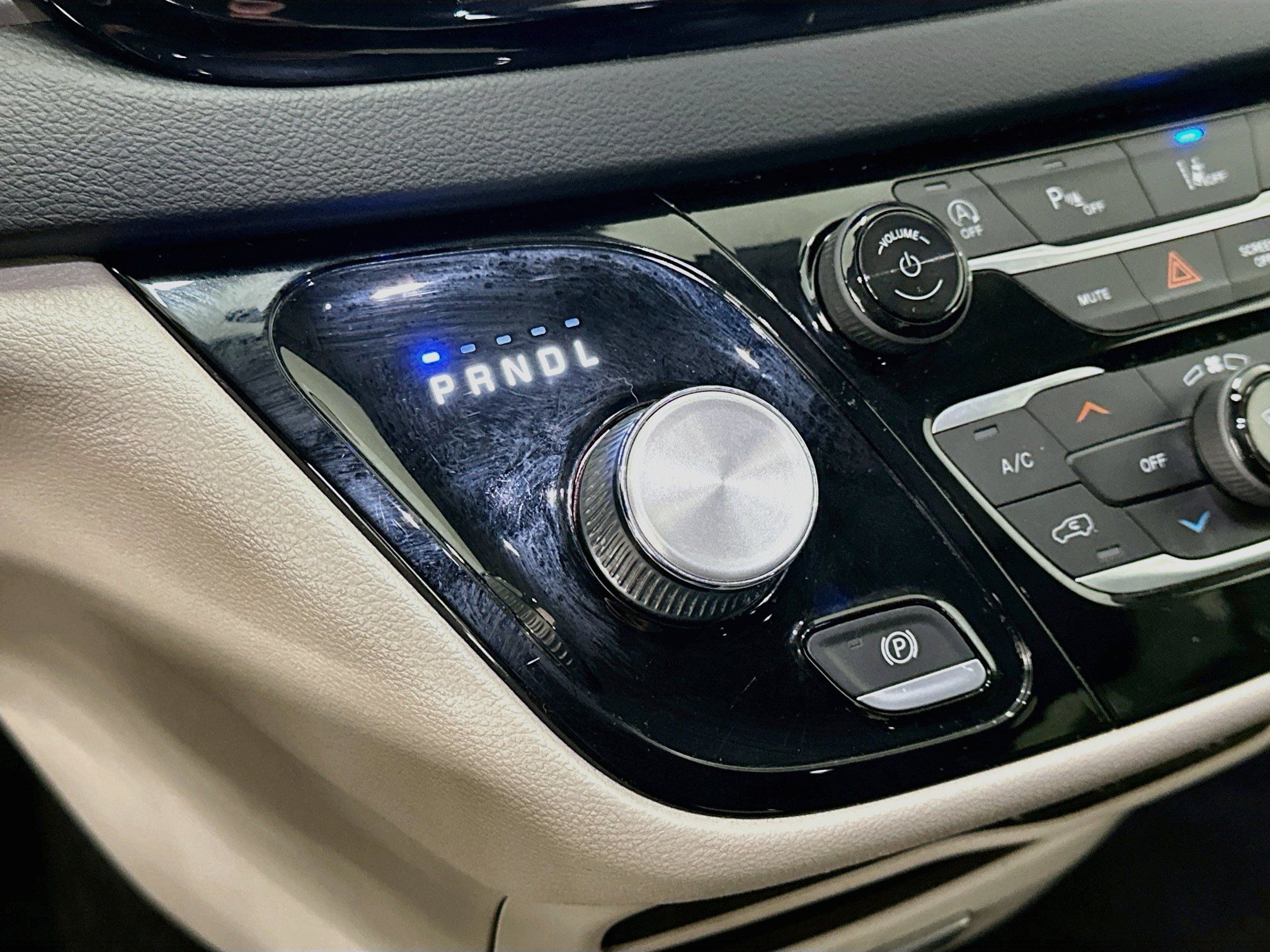 Used 2023 Chrysler Pacifica Touring-L FWD image 24