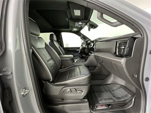 Used 2024 GMC Sierra 2500 AT4X image 29