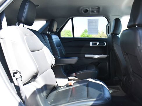 Used 2023 Ford Explorer XLT w/ Equipment Group 202A AWD/4WD image 17
