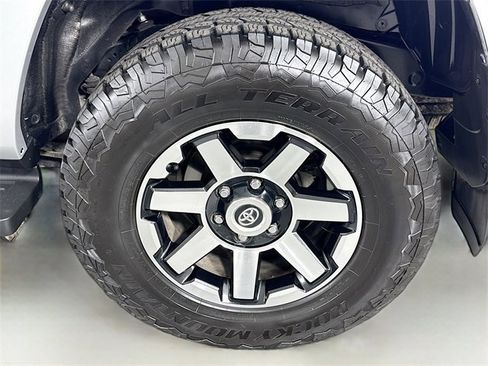 Certified 2022 Toyota 4Runner TRD Off-Road Premium image 31