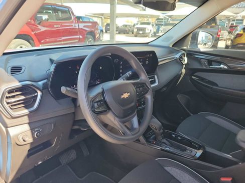 Used 2024 Chevrolet TrailBlazer LS w/ LS Convenience Package image 2