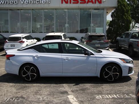 Certified 2023 Nissan Altima 2.5 SR w/ SR Premium Package FWD image 10