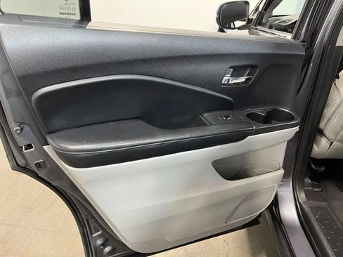 Used 2017 Honda Pilot EX image 19