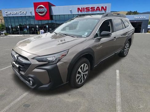 Used 2024 Subaru Outback Premium AWD/4WD image 3