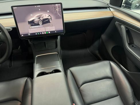 Used 2025 Tesla Model Y Long Range RWD image 31