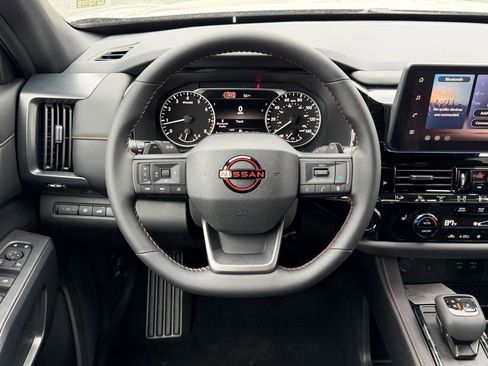 New 2026 Nissan Pathfinder SV image 21