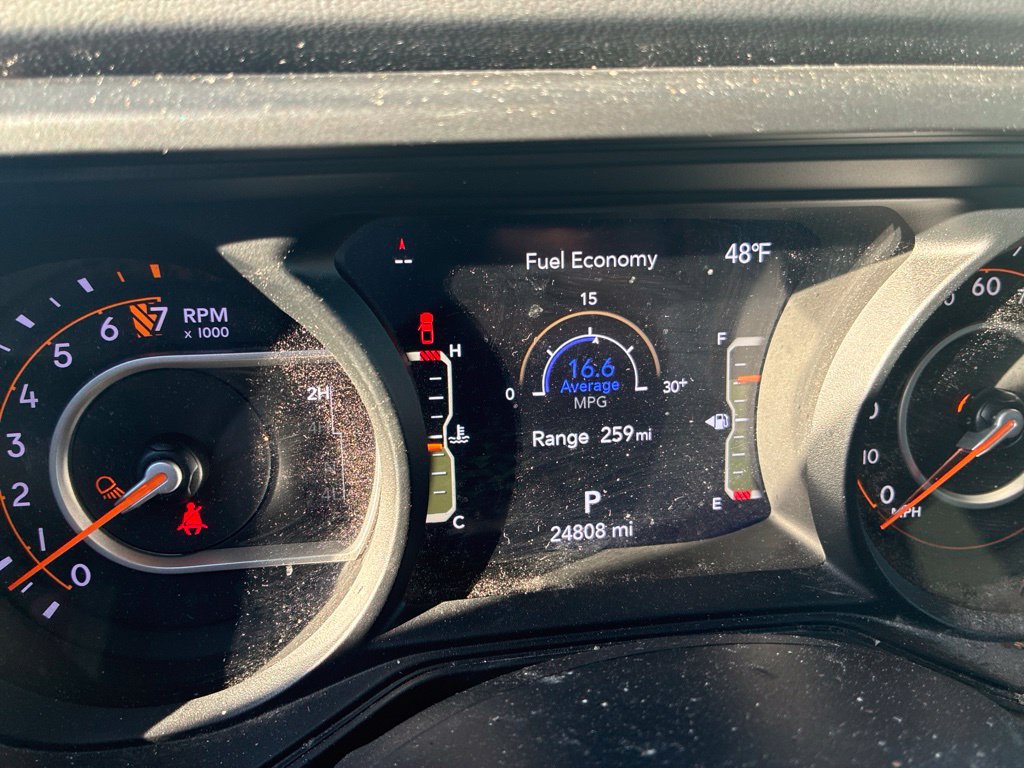 Used 2024 Jeep Gladiator Mojave w/ Technology Group AWD/4WD image 5
