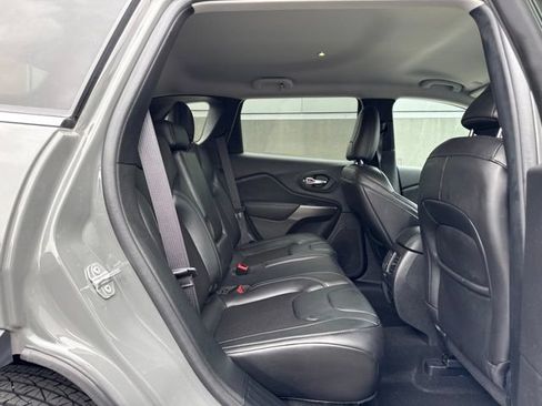Used 2020 Jeep Cherokee Latitude Plus FWD image 11