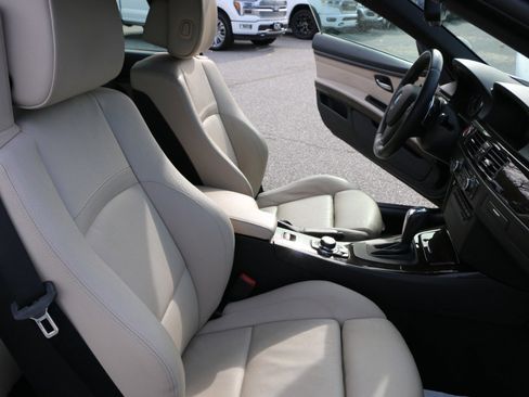 Used 2013 BMW 335i Convertible image 28