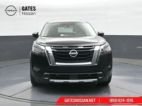 Used 2025 Nissan Pathfinder Platinum AWD/4WD image 5