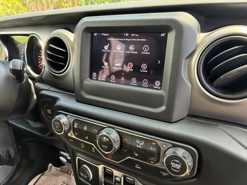 Used 2020 Jeep Gladiator Sport w/ Quick Order Package 24S AWD/4WD image 35