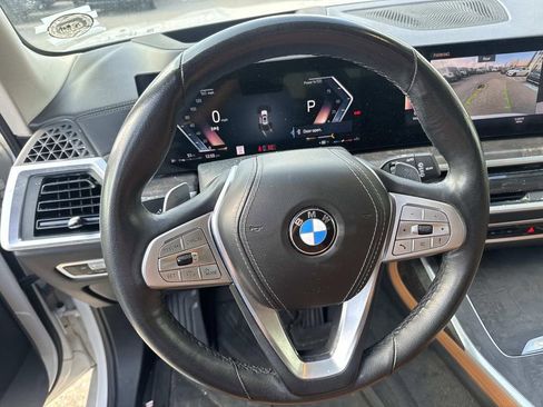 Used 2023 BMW X7 xDrive40i w/ Premium Package image 22