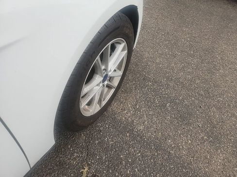 Used 2018 Ford Focus SE FWD image 16