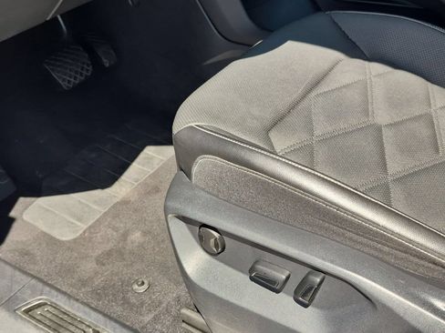 Used 2025 Volkswagen Atlas SE AWD/4WD image 14