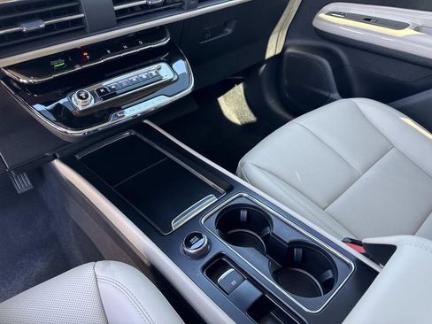 New 2026 Lincoln Corsair Premiere image 25