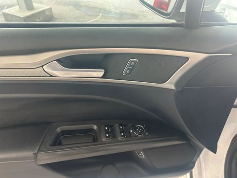 Used 2018 Ford Fusion SE FWD image 16