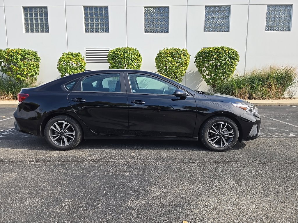 Used 2024 Kia Forte LXS w/ LXS Technology Package FWD image 9
