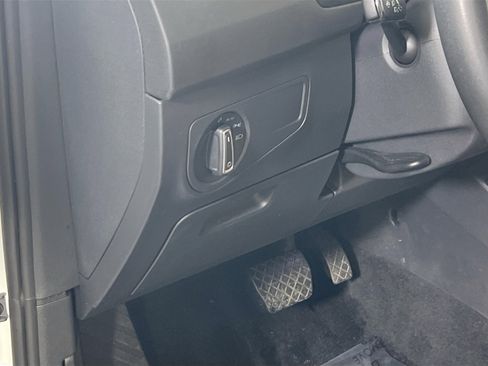 Used 2022 Volkswagen Tiguan SE image 10