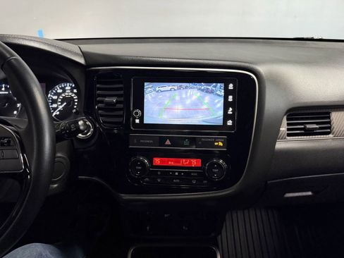 Used 2019 Mitsubishi Outlander SE image 13