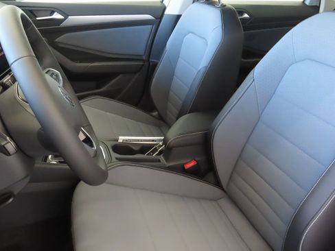 New 2026 Volkswagen Jetta SE FWD image 12