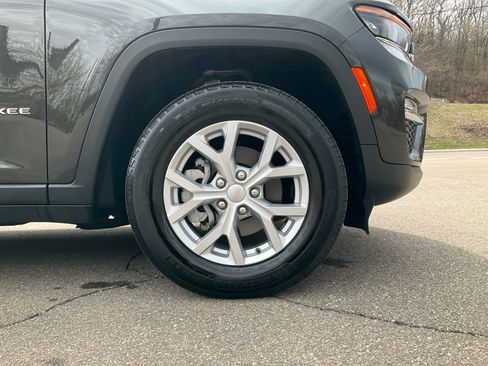 Used 2023 Jeep Grand Cherokee Limited w/ Trailer Tow Prep Group (B) image 18