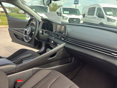 Used 2023 Hyundai Elantra SEL image 14