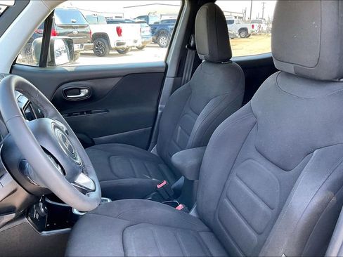 Used 2021 Jeep Renegade Latitude image 18