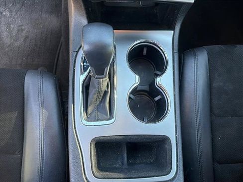 Used 2018 Jeep Grand Cherokee Altitude RWD image 16