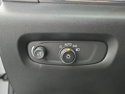 Used 2022 Chevrolet Traverse LS image 25