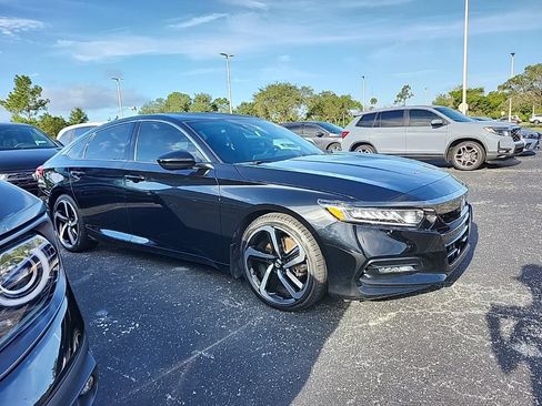 Used 2018 Honda Accord Sport image 2