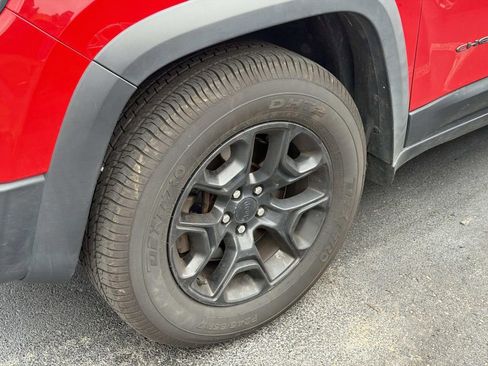 Used 2019 Jeep Cherokee Trailhawk w/ Cold Weather Group image 8