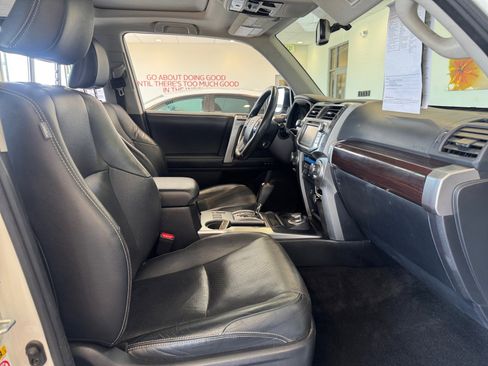 Used 2018 Toyota 4Runner Limited AWD/4WD image 19