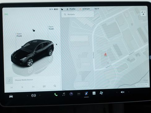 Used 2024 Tesla Model Y Long Range image 17