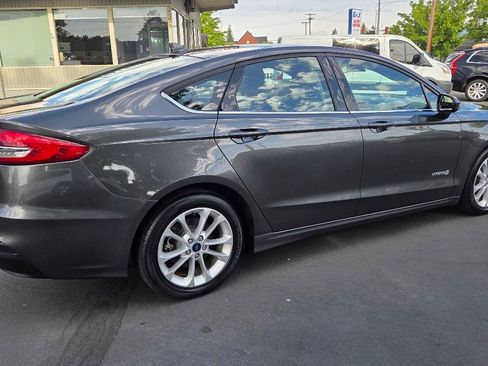 Used 2019 Ford Fusion SE FWD image 7