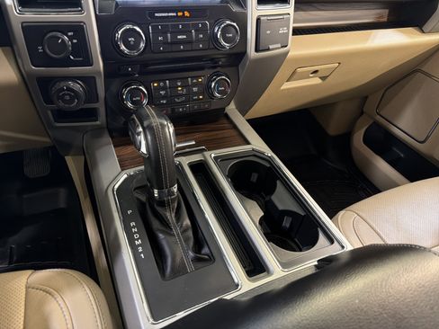 Used 2017 Ford F150 Lariat image 19