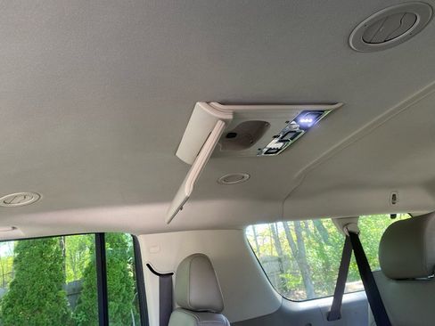 Used 2020 Chevrolet Suburban Premier AWD/4WD image 24