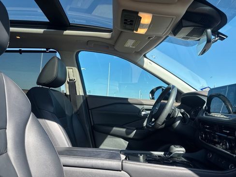 Certified 2023 Nissan Rogue SL w/ SL Premium Package FWD image 24