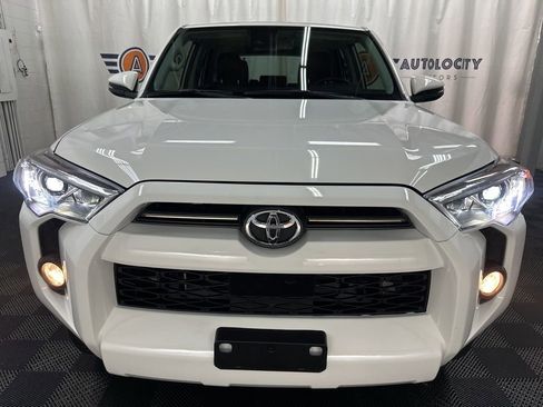 Used 2023 Toyota 4Runner SR5 Premium w/ Moonroof Package AWD/4WD image 4