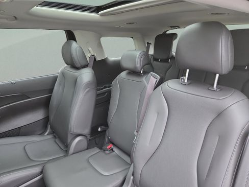 New 2026 Kia Carnival SX FWD image 26