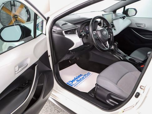 Used 2020 Toyota Corolla SE FWD image 3