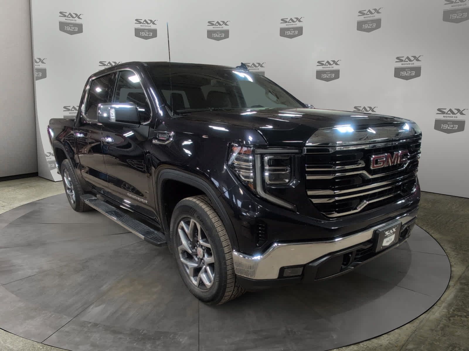 Used 2023 GMC Sierra 1500 SLT w/ SLT Premium Package AWD/4WD image 1