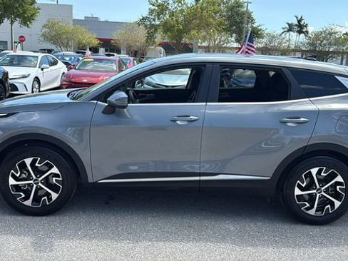 Used 2025 Kia Sportage EX image 4