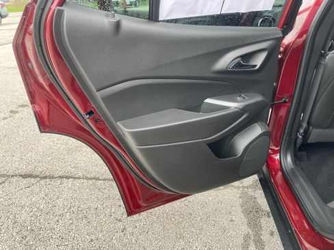 Used 2025 Chevrolet Trax LT w/ Driver Confidence Package image 16