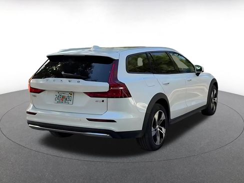 Used 2025 Volvo V60 B5 Cross Country Plus image 14