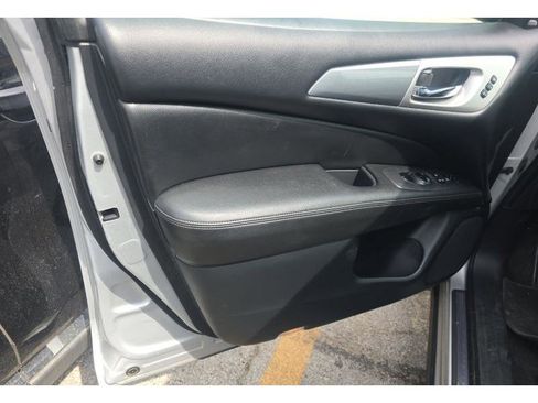 Used 2020 Nissan Pathfinder SL AWD/4WD image 24