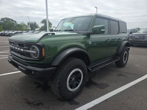 Used 2025 Ford Bronco Outer Banks w/ Sasquatch Package AWD/4WD image 2
