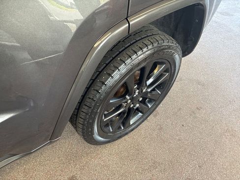 Used 2020 Jeep Grand Cherokee Altitude AWD/4WD image 5